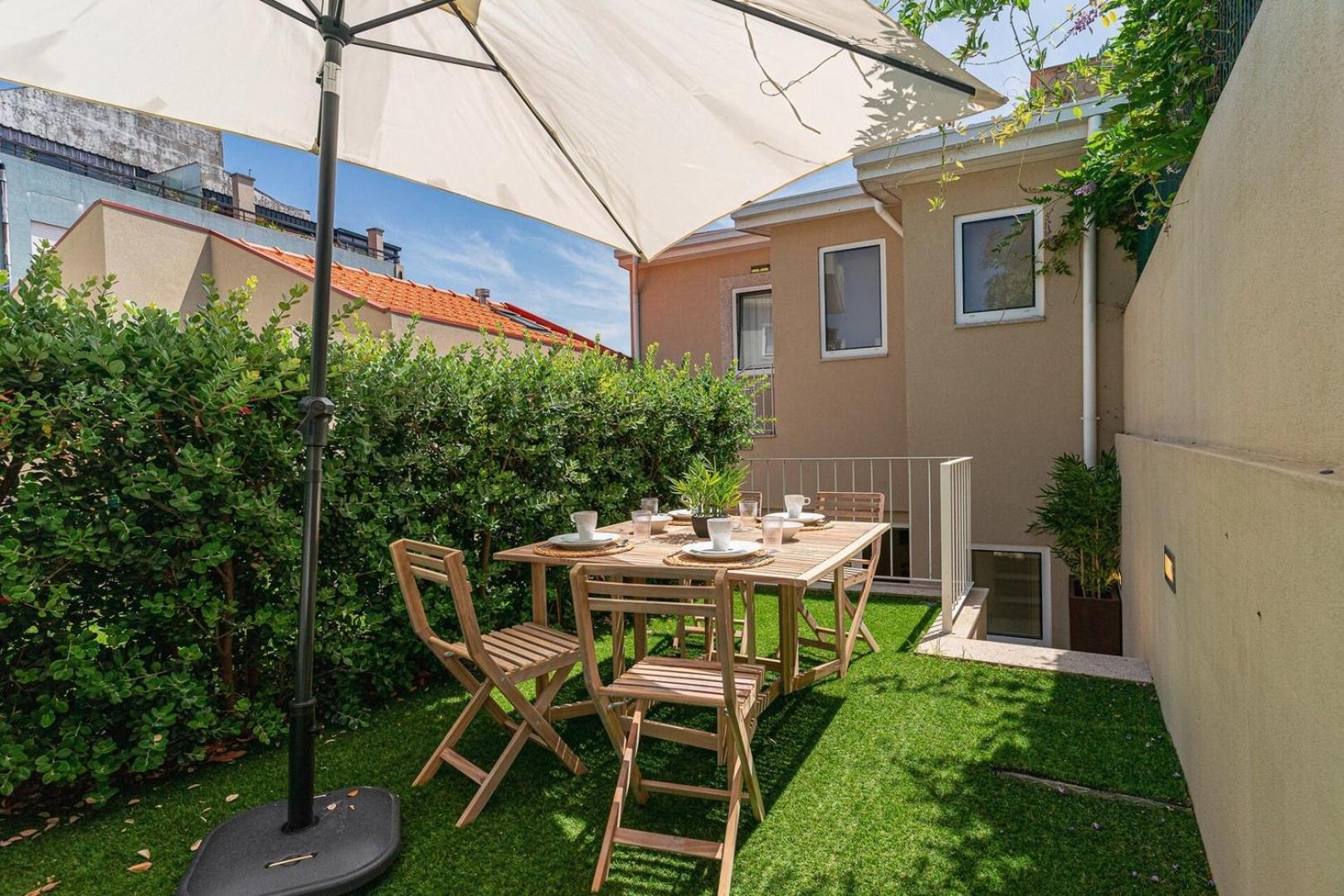 Апартаменты With Beautiful Garden In The Heart Of The